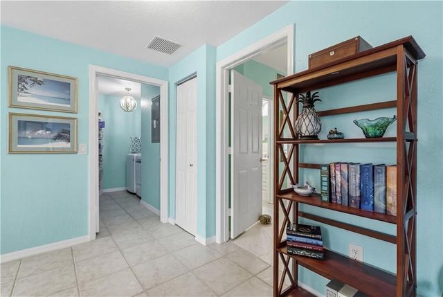 2572 57th Circle 2572, Vero Beach, FL 32966