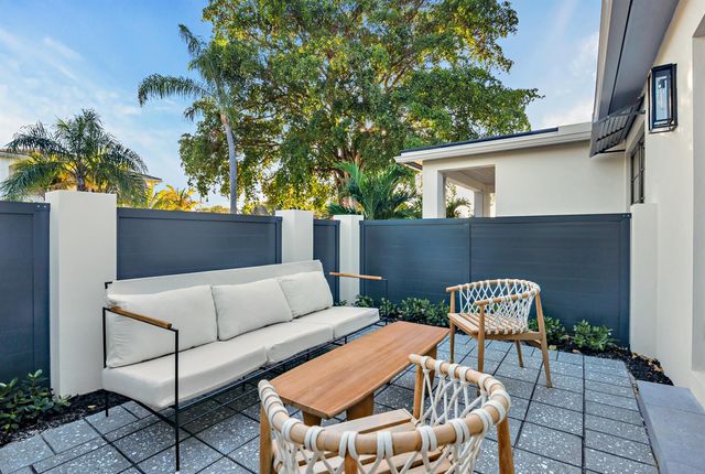 263 Alhambra Place, West Palm Beach, FL 33405