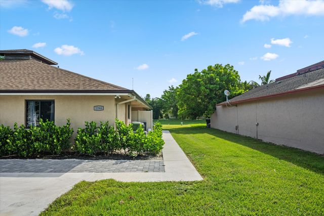 1262 The 12th Fairway, Wellington, FL 33414
