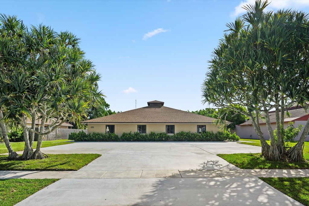 1262 The 12th Fairway, Wellington, FL 33414