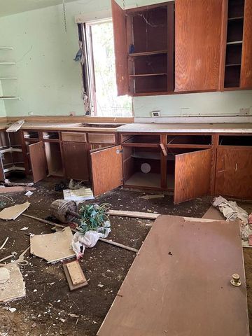 974 Pine Ave, Rocky Ford, CO 81067