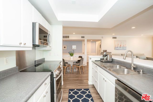 8145 Redlands Street 205, Playa Del Rey (los Angeles), CA 90293