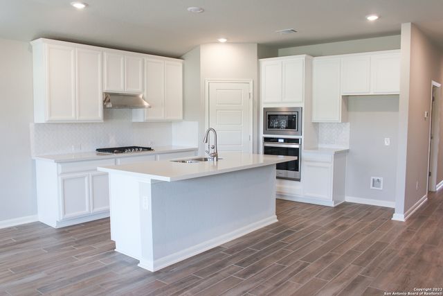 12915 Louberg Valley, San Antonio, TX 78253