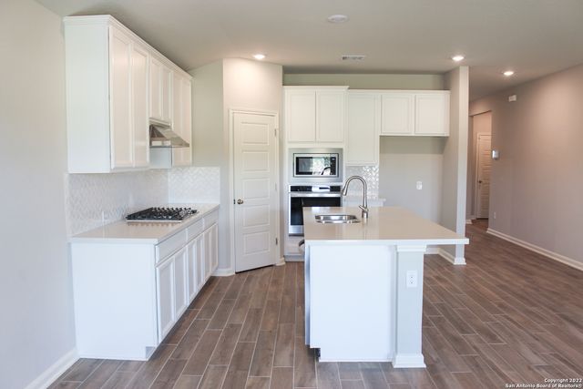 12915 Louberg Valley, San Antonio, TX 78253