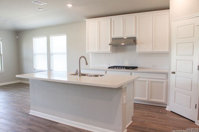 12915 Louberg Valley, San Antonio, TX 78253