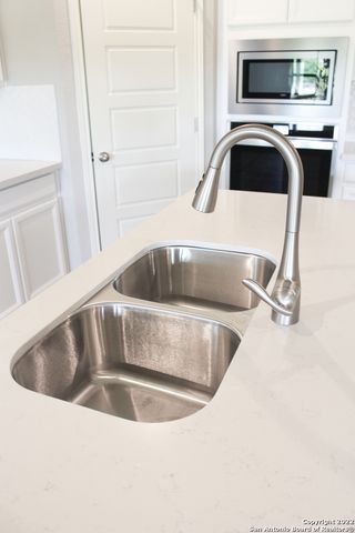 12915 Louberg Valley, San Antonio, TX 78253