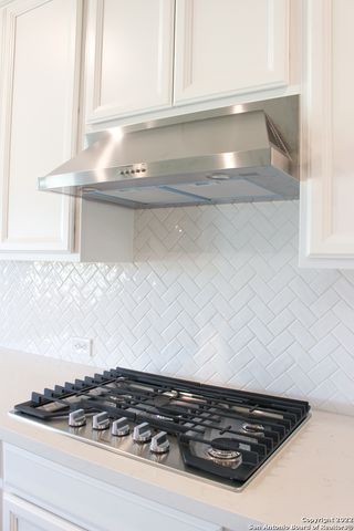 12915 Louberg Valley, San Antonio, TX 78253