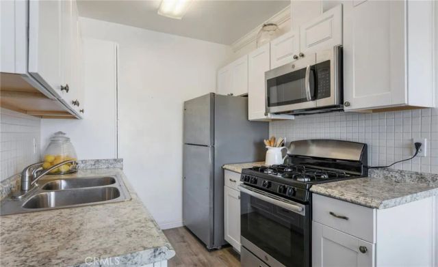 1950 Cloverfield Boulevard 15, Santa Monica, CA 90404