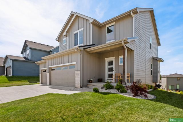 12220 S 111th Avenue, Papillion, NE 68046