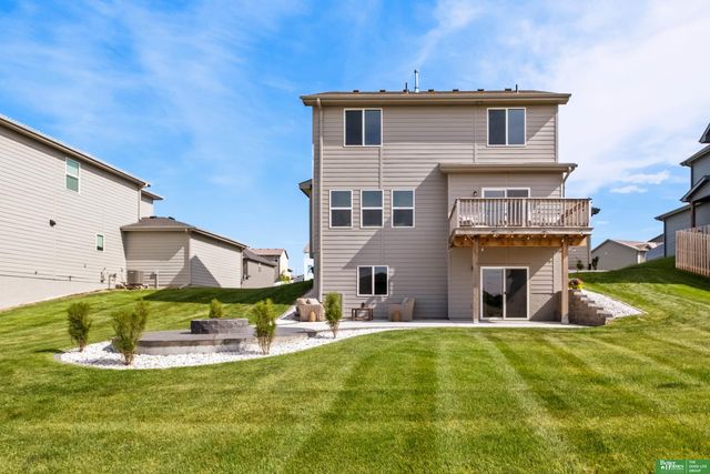 12220 S 111th Avenue, Papillion, NE 68046