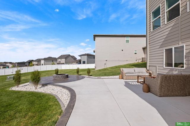 12220 S 111th Avenue, Papillion, NE 68046
