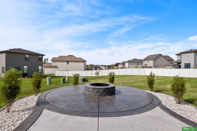12220 S 111th Avenue, Papillion, NE 68046