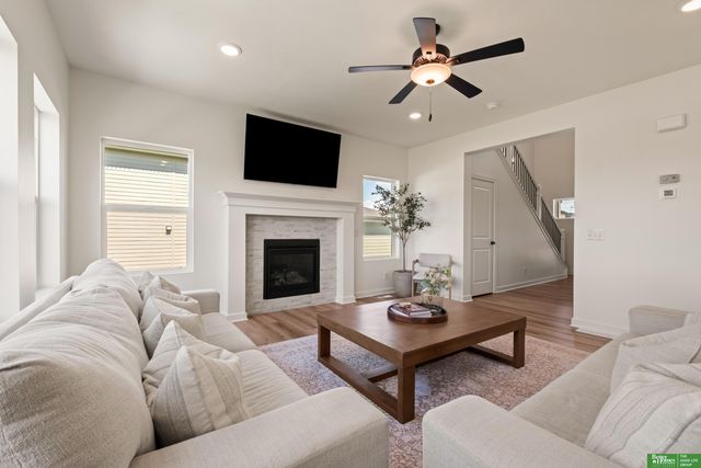 12220 S 111th Avenue, Papillion, NE 68046