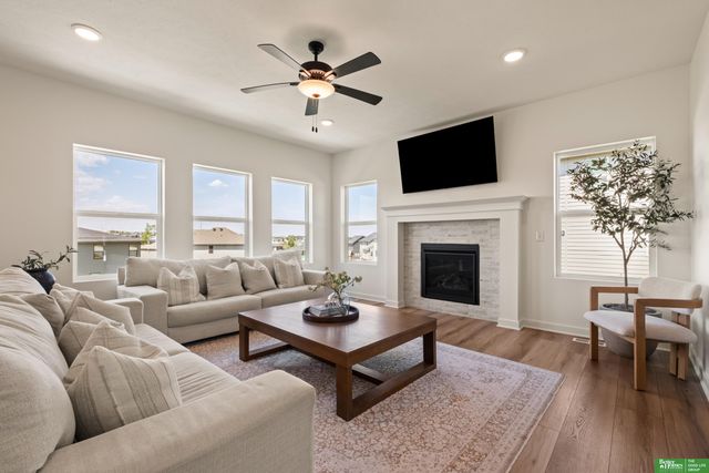 12220 S 111th Avenue, Papillion, NE 68046