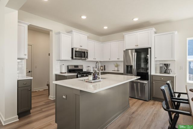 12220 S 111th Avenue, Papillion, NE 68046