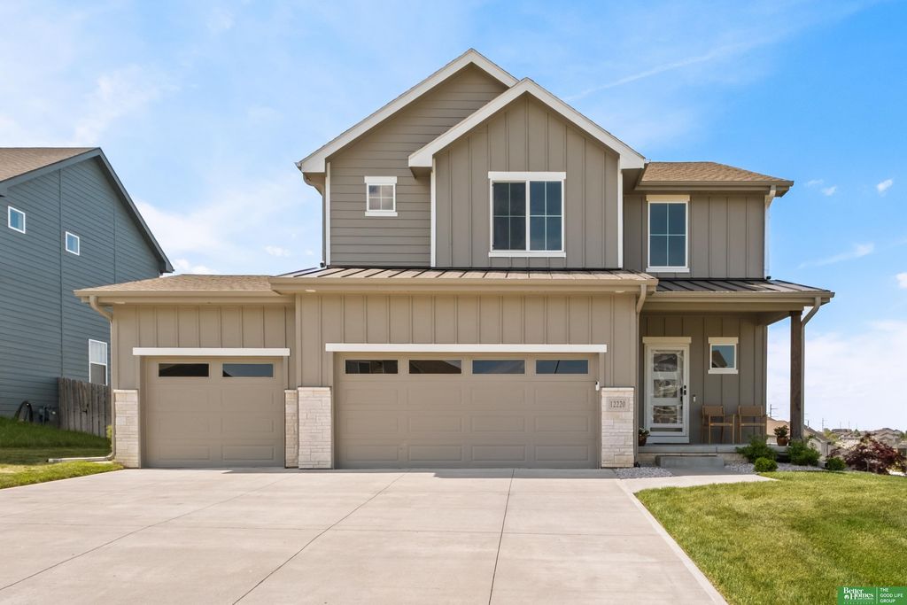 12220 S 111th Avenue, Papillion, NE 68046