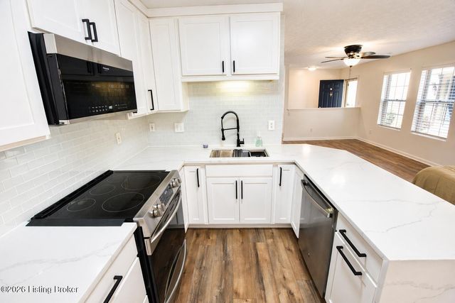 8601 Grand Neptune Dr, Louisville, KY 40228