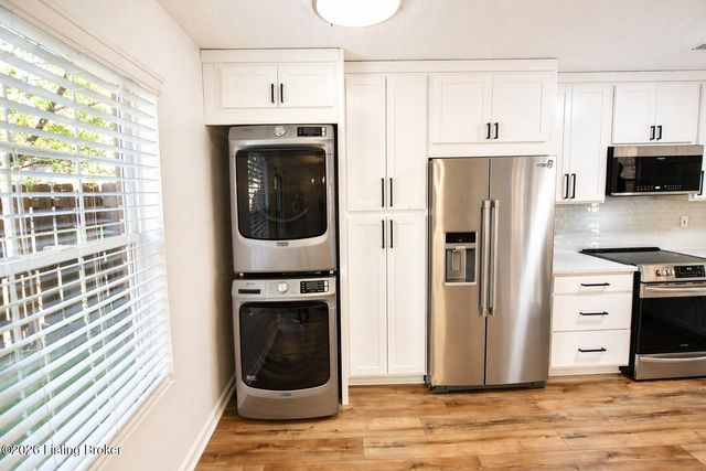 8601 Grand Neptune Dr, Louisville, KY 40228