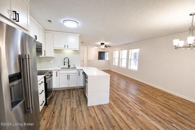 8601 Grand Neptune Dr, Louisville, KY 40228