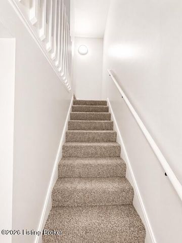 8601 Grand Neptune Dr, Louisville, KY 40228