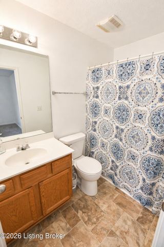 8601 Grand Neptune Dr, Louisville, KY 40228