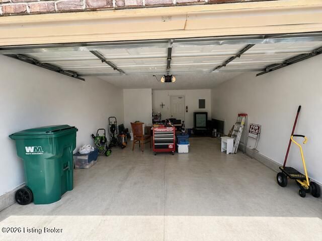 8601 Grand Neptune Dr, Louisville, KY 40228