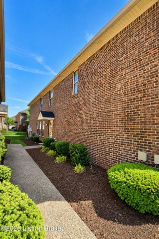 8601 Grand Neptune Dr, Louisville, KY 40228