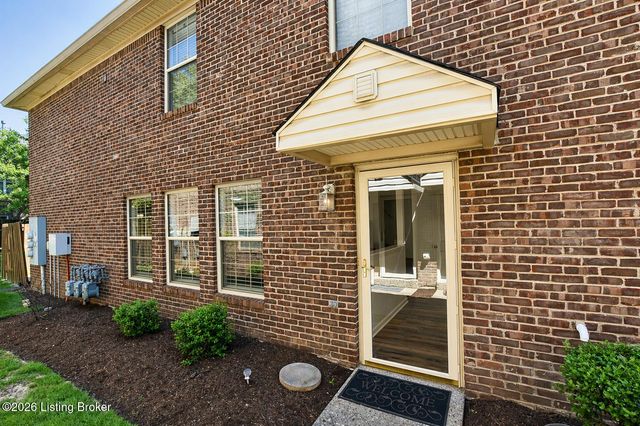 8601 Grand Neptune Dr, Louisville, KY 40228