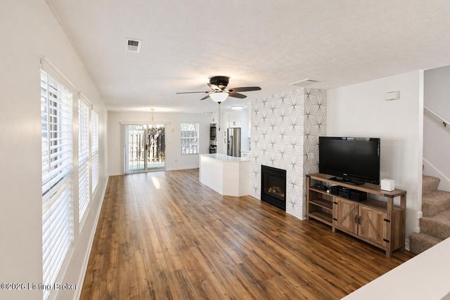 8601 Grand Neptune Dr, Louisville, KY 40228