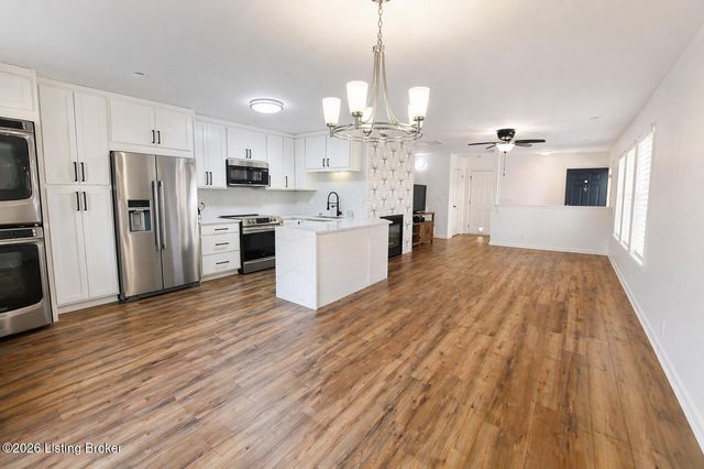 8601 Grand Neptune Dr, Louisville, KY 40228