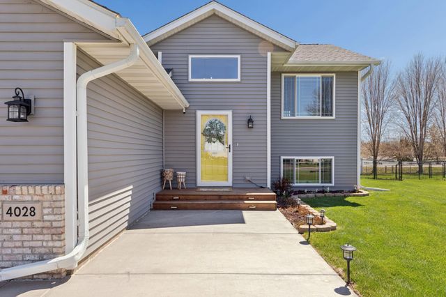 4028 Aspen Circle S, Rockford, MN 55373