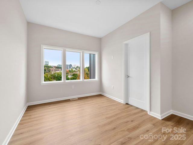 3 Lee Garden Lane 204, Asheville, NC 28801