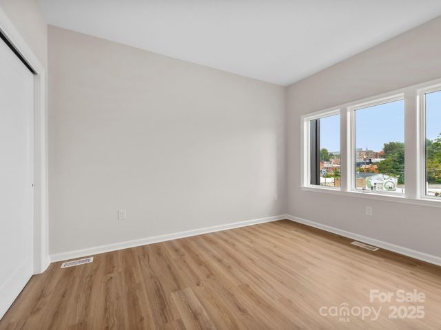 3 Lee Garden Lane 204, Asheville, NC 28801