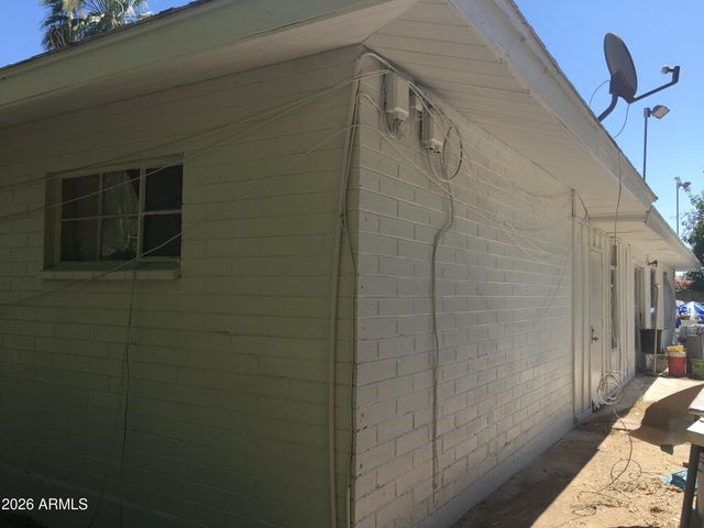 323 E ROSE Lane, Phoenix, AZ 85012