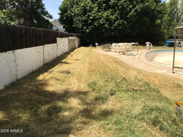 323 E ROSE Lane, Phoenix, AZ 85012