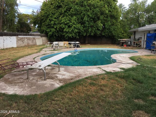 323 E ROSE Lane, Phoenix, AZ 85012