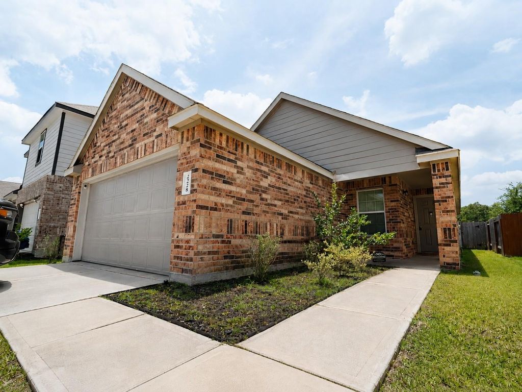 2228 Raider Drive, Conroe, TX 77301