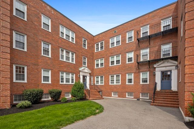 9 Lennon Ct 13, Boston, MA 02127