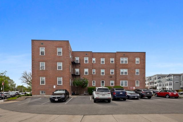 9 Lennon Ct 13, Boston, MA 02127