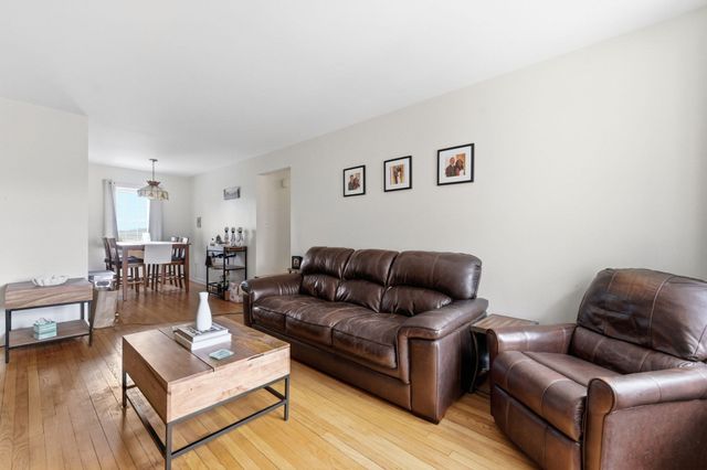 9 Lennon Ct 13, Boston, MA 02127