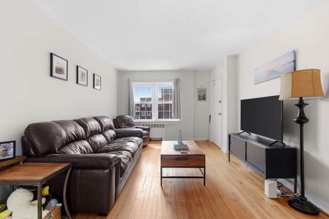 9 Lennon Ct 13, Boston, MA 02127