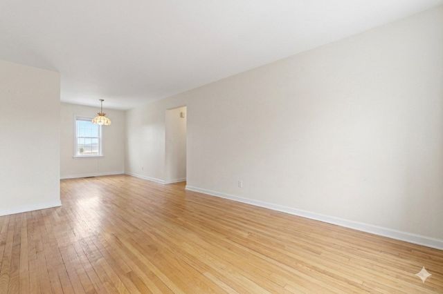 9 Lennon Ct 13, Boston, MA 02127