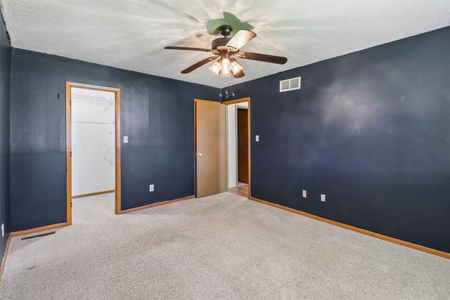 5612 Linden Circle, Johnston, IA 50131