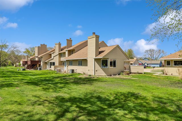 5612 Linden Circle, Johnston, IA 50131