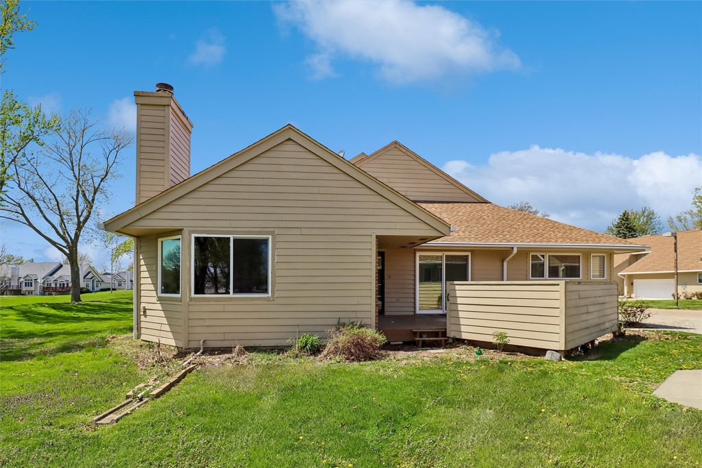 5612 Linden Circle, Johnston, IA 50131