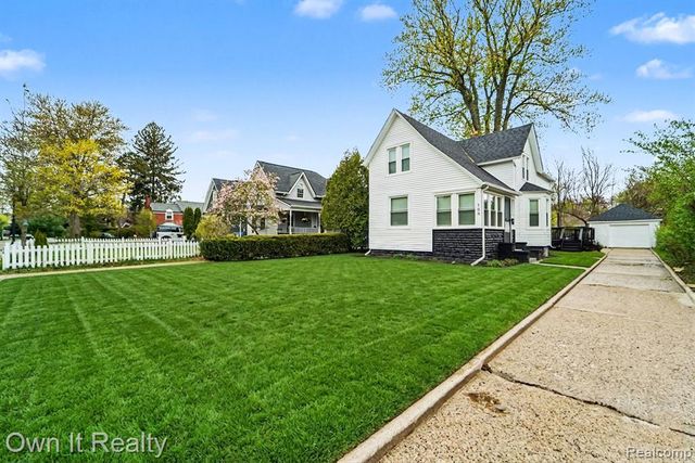 168 Kerby Road, Grosse Pointe Farms, MI 48236