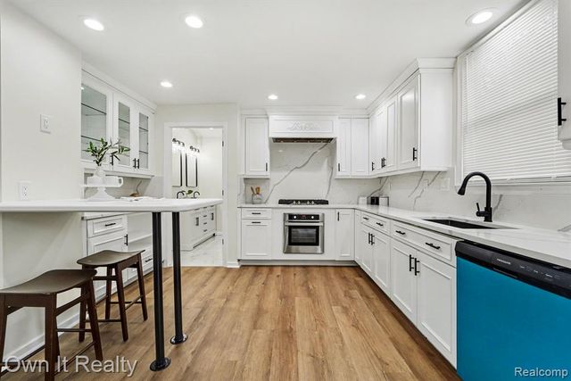 168 Kerby Road, Grosse Pointe Farms, MI 48236