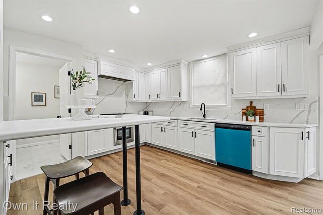 168 Kerby Road, Grosse Pointe Farms, MI 48236