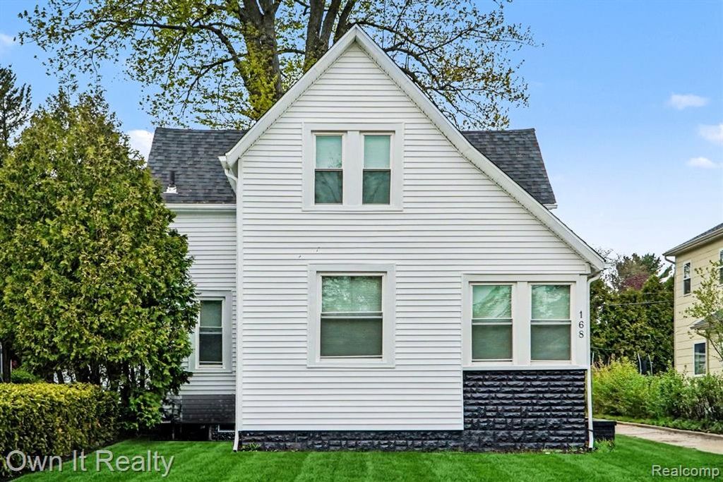 168 Kerby Road, Grosse Pointe Farms, MI 48236