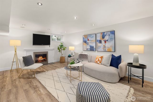 1315 102nd Avenue NE, Bellevue, WA 98004